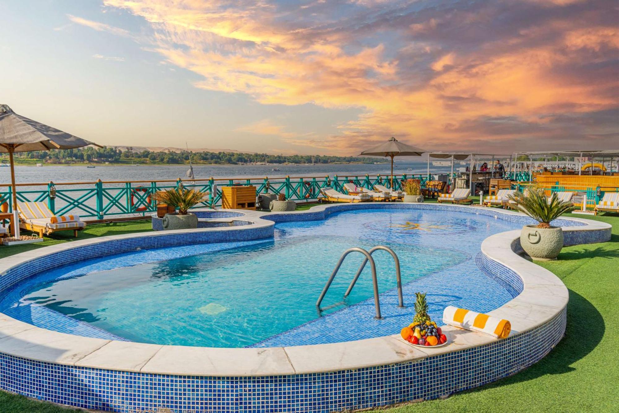 Готель Sonesta Moon Goddess Cruise - From Aswan To Luxor - 03 & 07 Nights Every Friday Екстер'єр фото