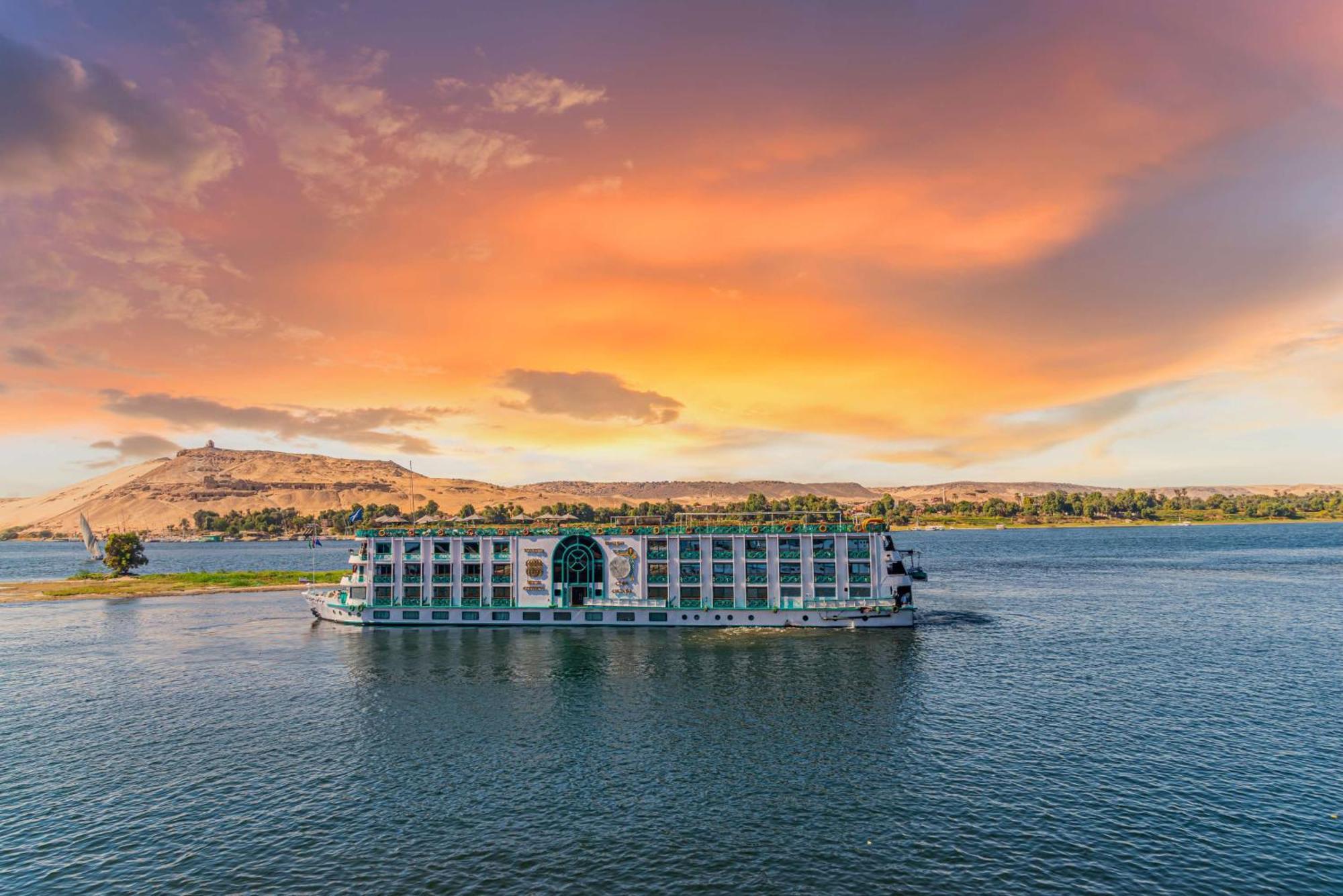 Готель Sonesta Moon Goddess Cruise - From Aswan To Luxor - 03 & 07 Nights Every Friday Екстер'єр фото